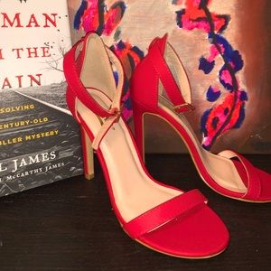 I’m selling these because they do not fit, they are a size 6